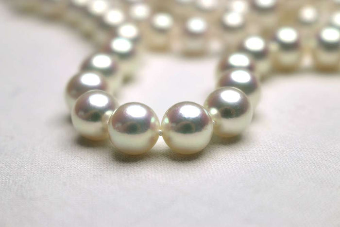 The Wide World of Pearls, Our 88th Issue: THE Akoya Pearl Buyer's Guide