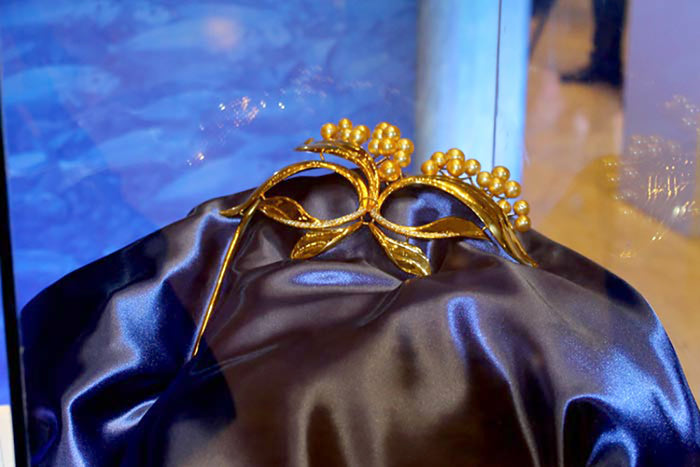 The Wide World of Pearls, Our 18th Issue: Autumn Pearl Colors, Oct 15th 2020