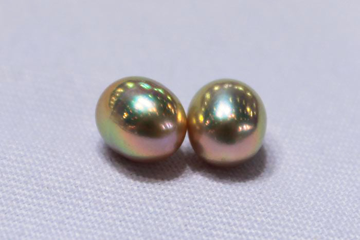 The Wide World of Pearls, Our 52nd Issue: Akoya or Freshwater Pearls? Your Quick Guide
