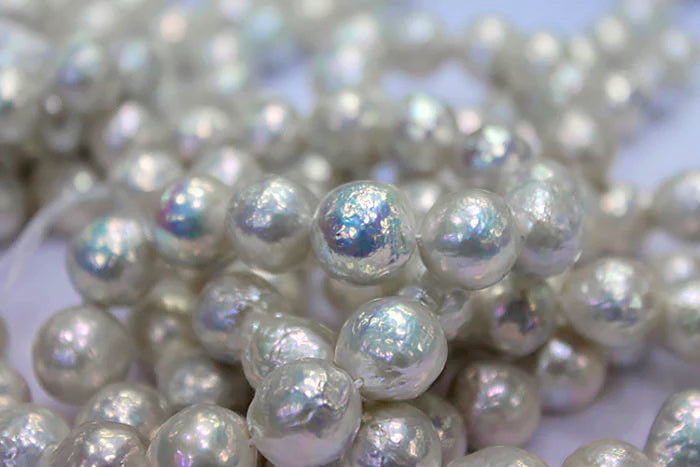The Wide World of Pearls, Our 83rd Issue: Guide to White Pearl Overtones