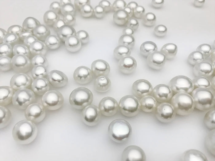 The Wide World of Pearls, Our 65th Issue: How To Tell White Pearls Apart 🔎