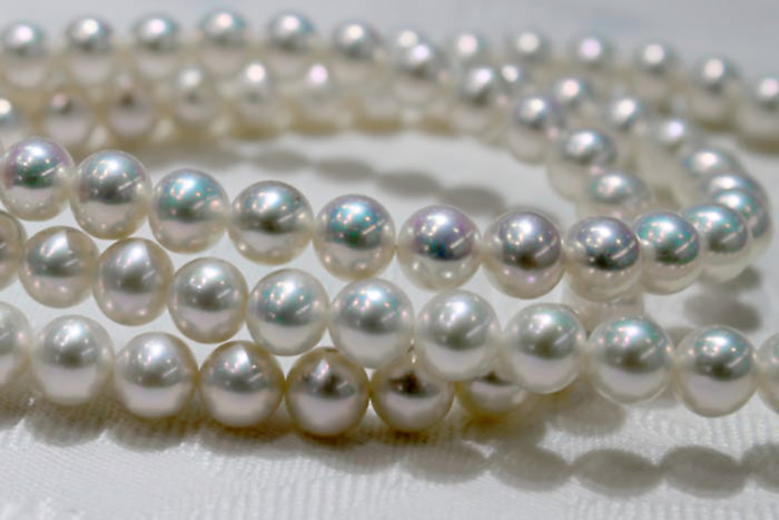 The Wide World of Pearls, Our 76th Issue: How To Buy Your First Pearl Necklace