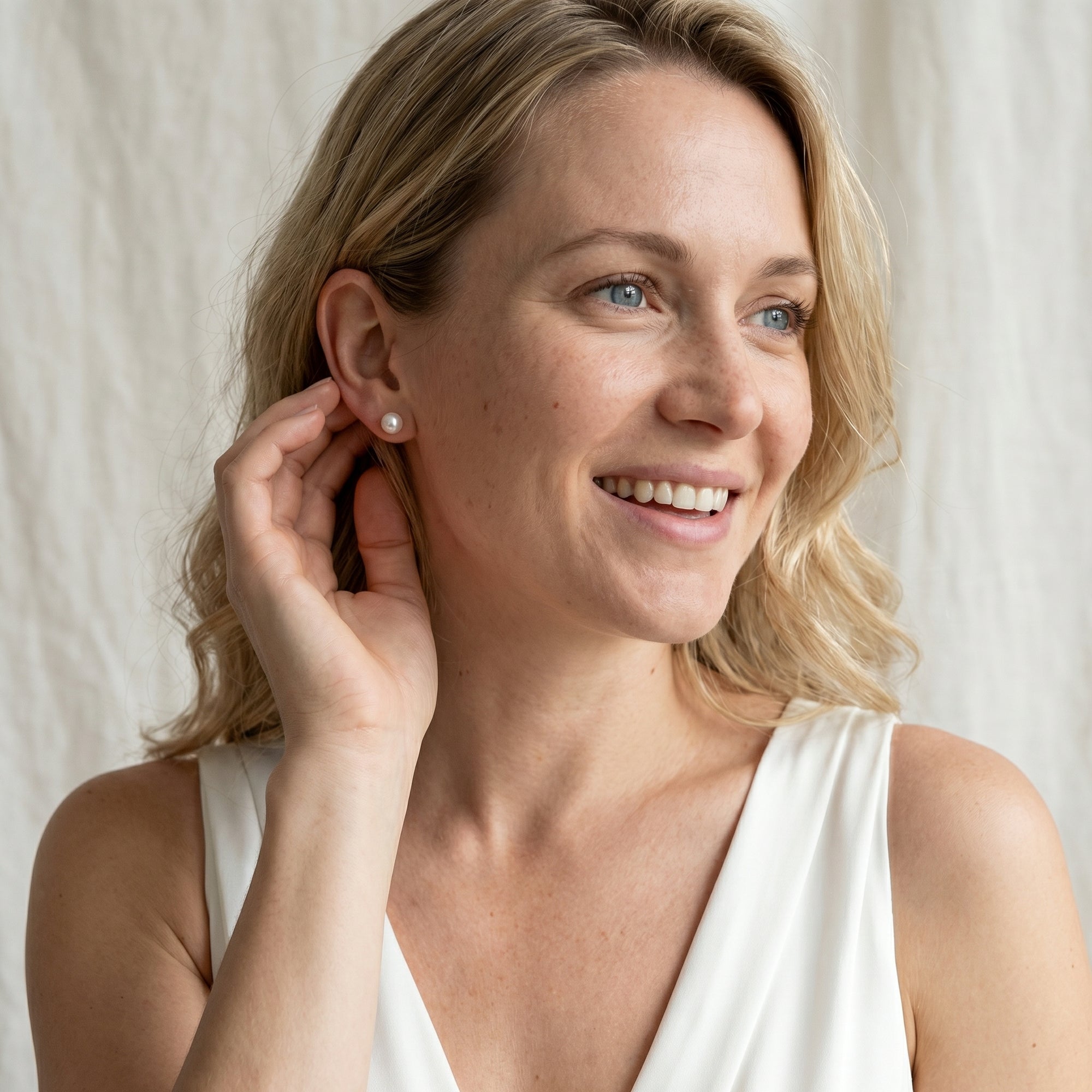 6.0-6.5mm White Akoya Round Pearl Stud Earrings