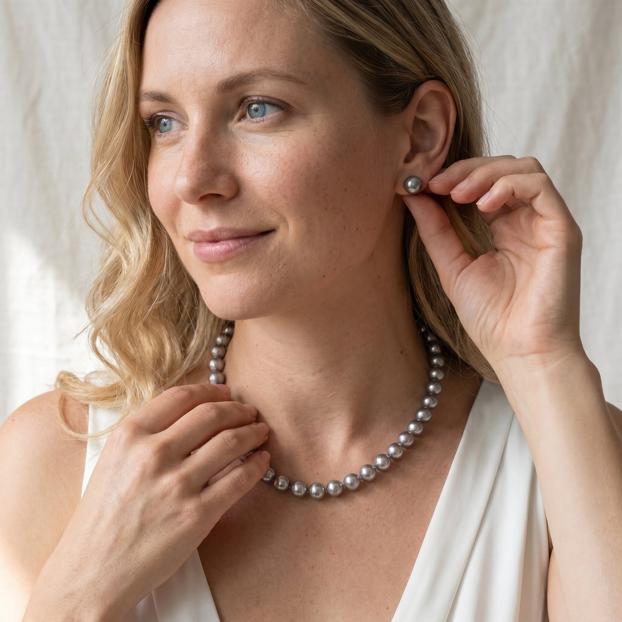 Tahitian Pearl Stud Earrings, AAA/AAAA Quality - Silver Overtone